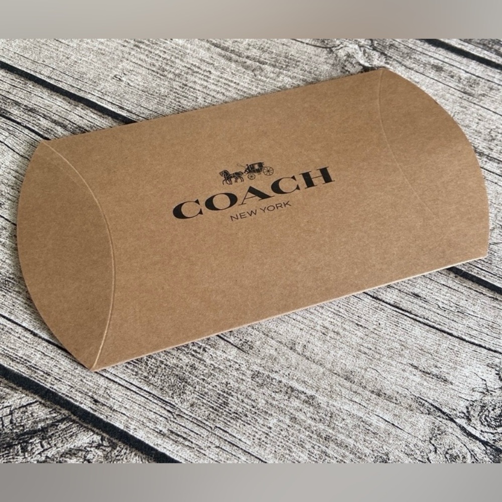 NWT! Coach set of 3 bangle bracelets. Gorgeous set in gold, white + Gift wrap - Picture 13 of 16